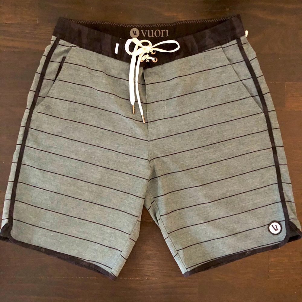 Vuori Boardshort, size 30 waist